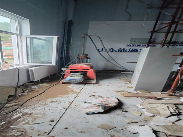 新青地基基础下沉墙体裂缝加固注浆顶升施工